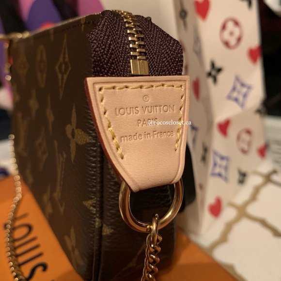 Louis Vuitton Mini Pochette Accessoires Monogram - Picture 2 of 2